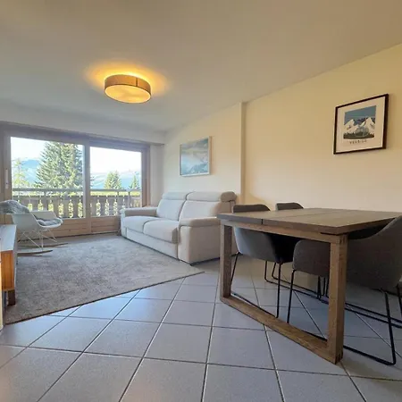 Apartment Swing 102 *